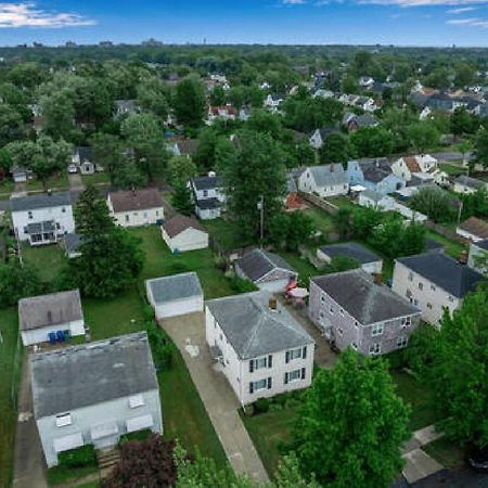 Gorgeous 2 Queen Bedroom Lower Apartment In North Buffalo With Free Driveway Parking エクステリア 写真