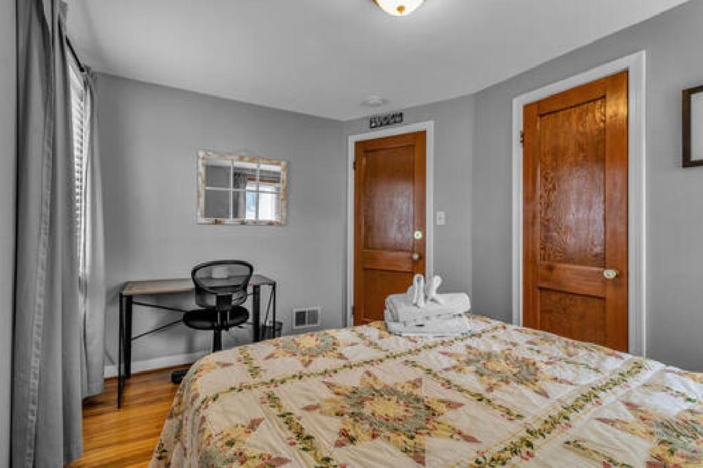 Gorgeous 2 Queen Bedroom Lower Apartment In North Buffalo With Free Driveway Parking エクステリア 写真