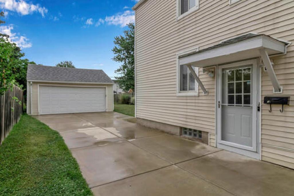 Gorgeous 2 Queen Bedroom Lower Apartment In North Buffalo With Free Driveway Parking エクステリア 写真